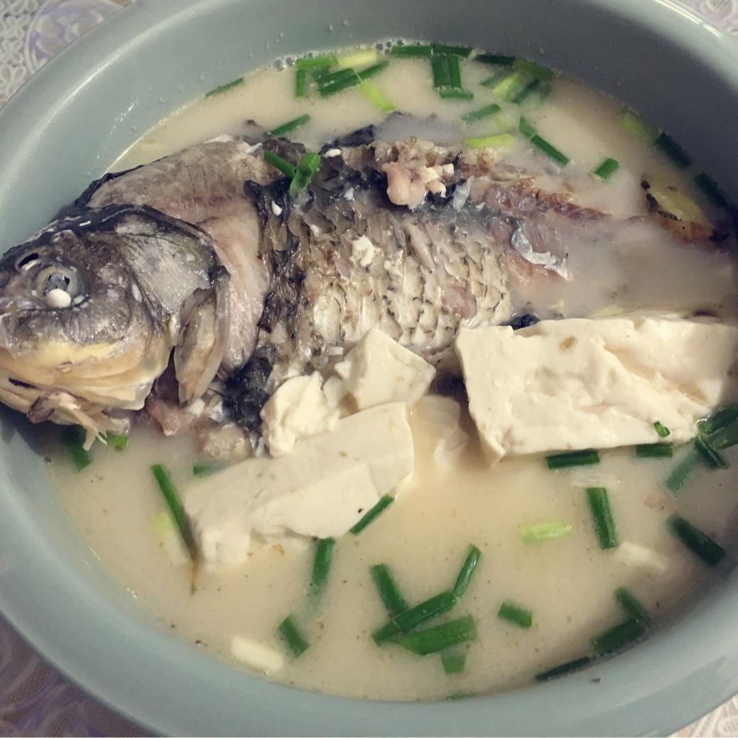 鲫鱼豆腐汤