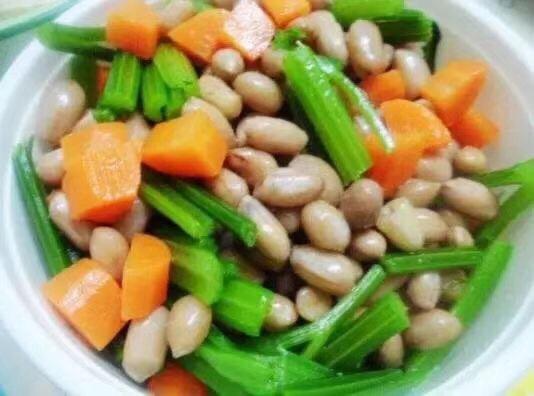 拌什锦小菜（芹菜花生米）