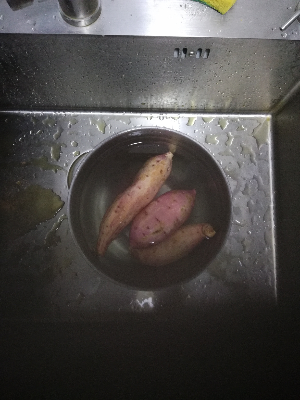 电饭煲版焗红薯的做法 步骤2