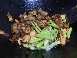 野山椒炒回锅肉的做法 步骤12