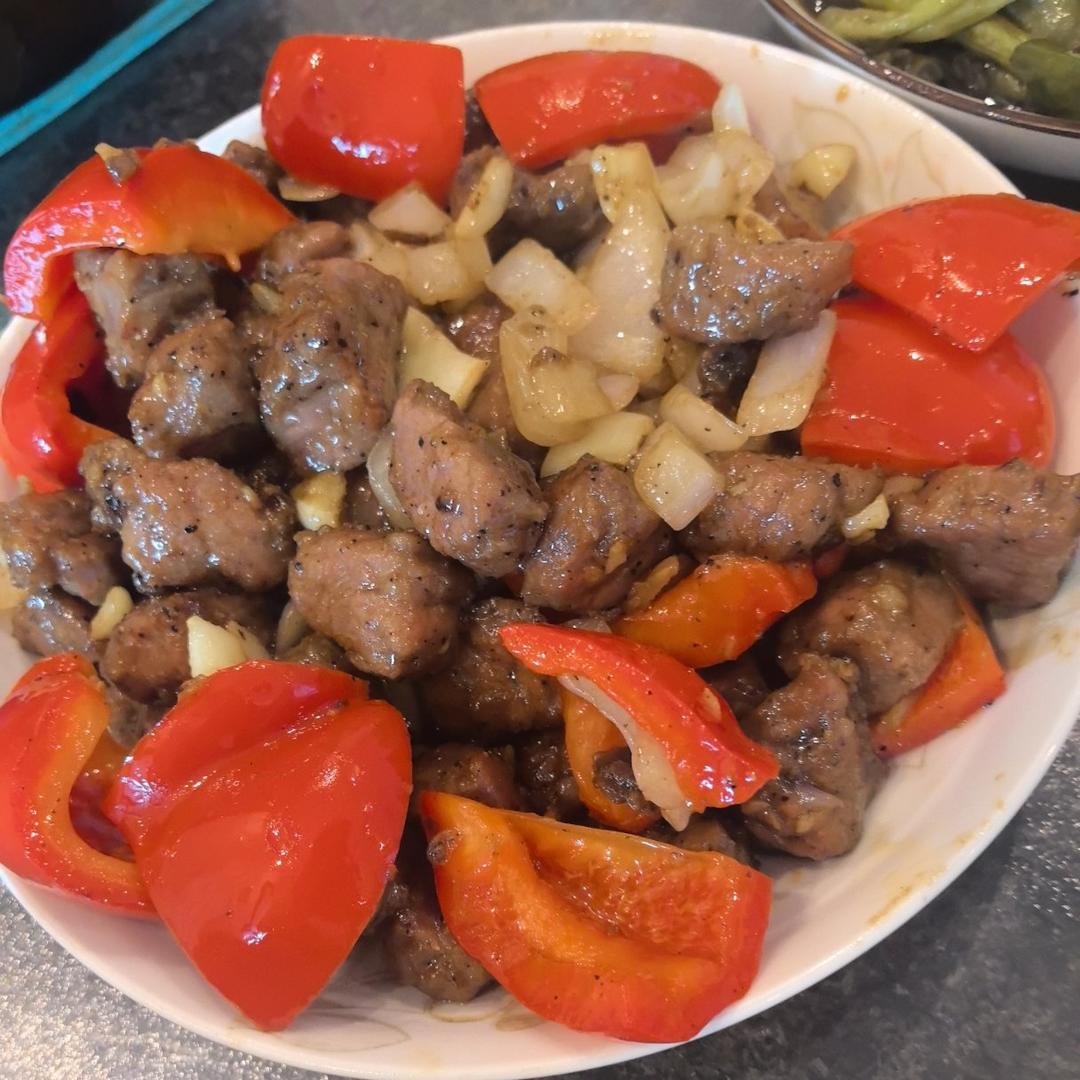 好吃到舔盘的蒜香黑椒牛肉粒