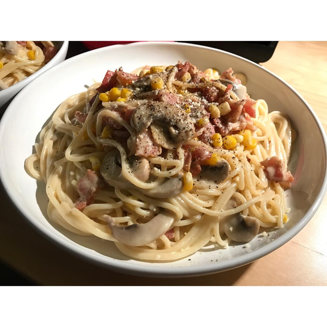 白蘑菇奶油培根意面