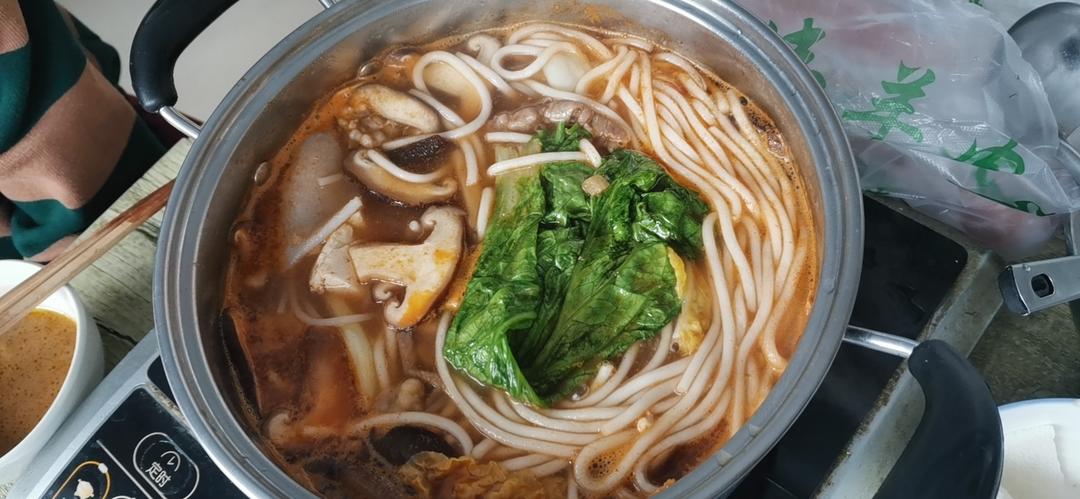 螺狮粉汤底小火锅的做法