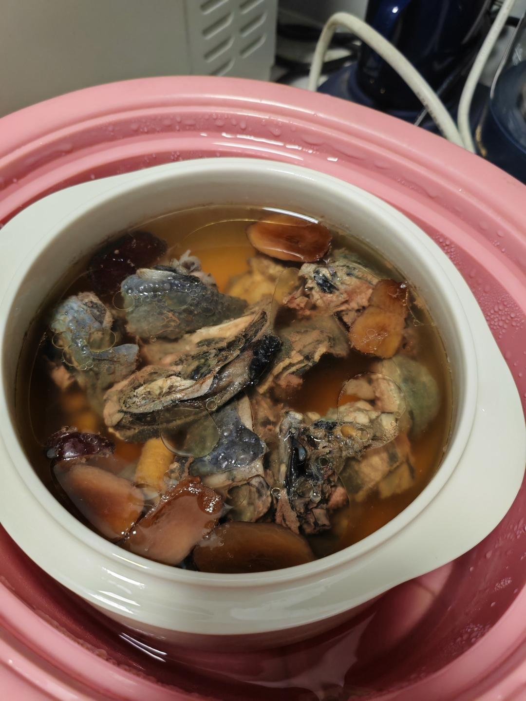 花旗参炖乌鸡汤