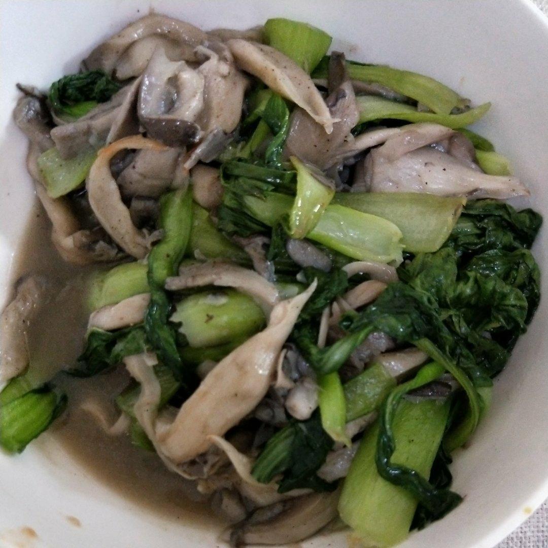 张大厨001做的蘑菇炒青菜