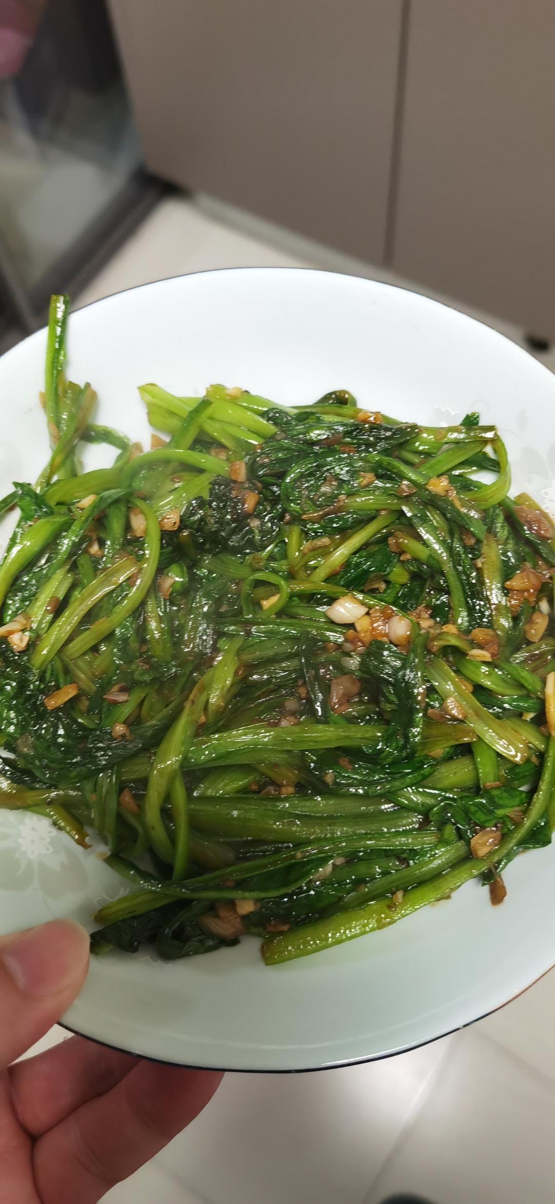 蒜蓉耗油清炒油麦菜，减脂快手菜，宝宝超爱，傻瓜步骤，屡试不爽，好吃且下饭，鲜香爽口！！