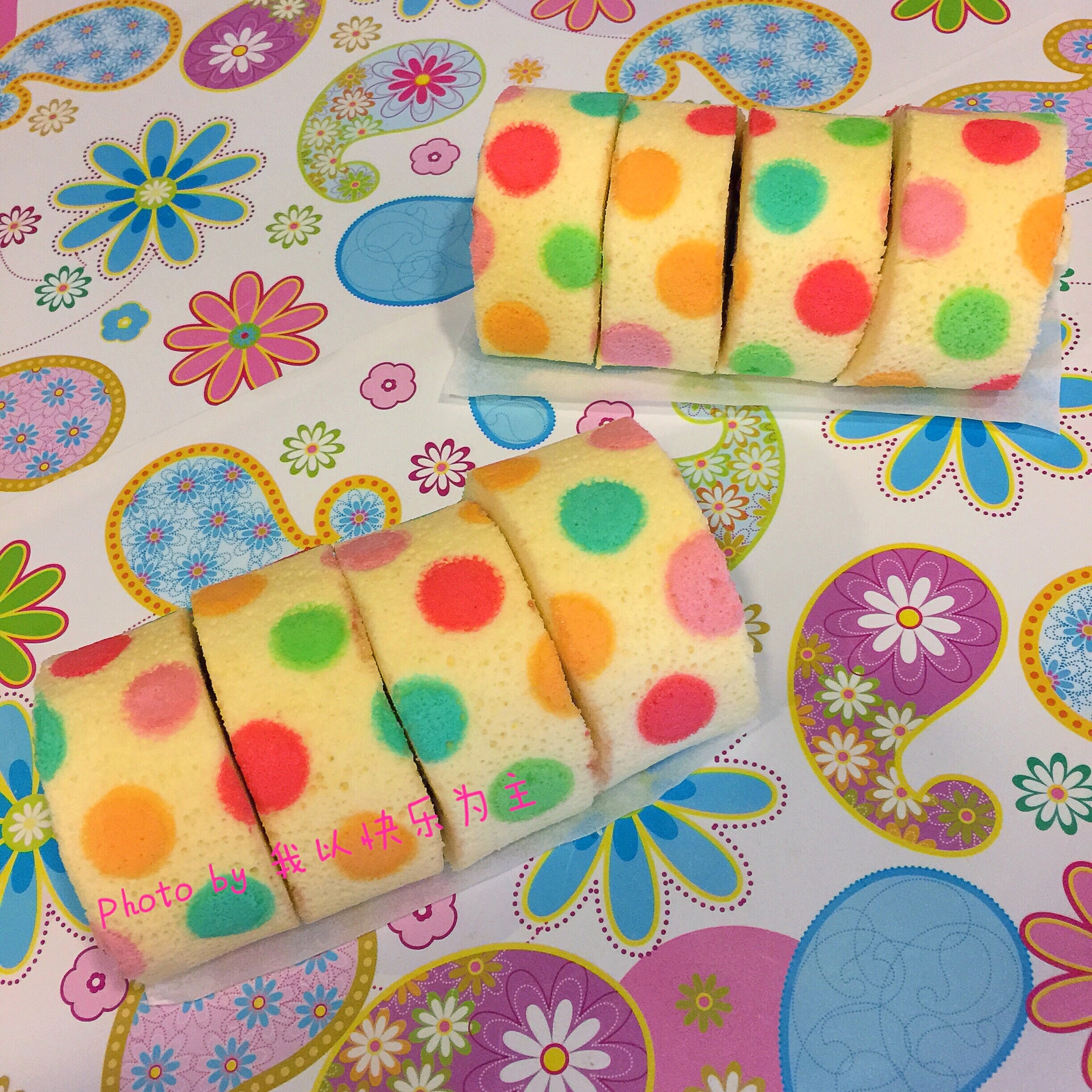 彩色波点蛋糕卷