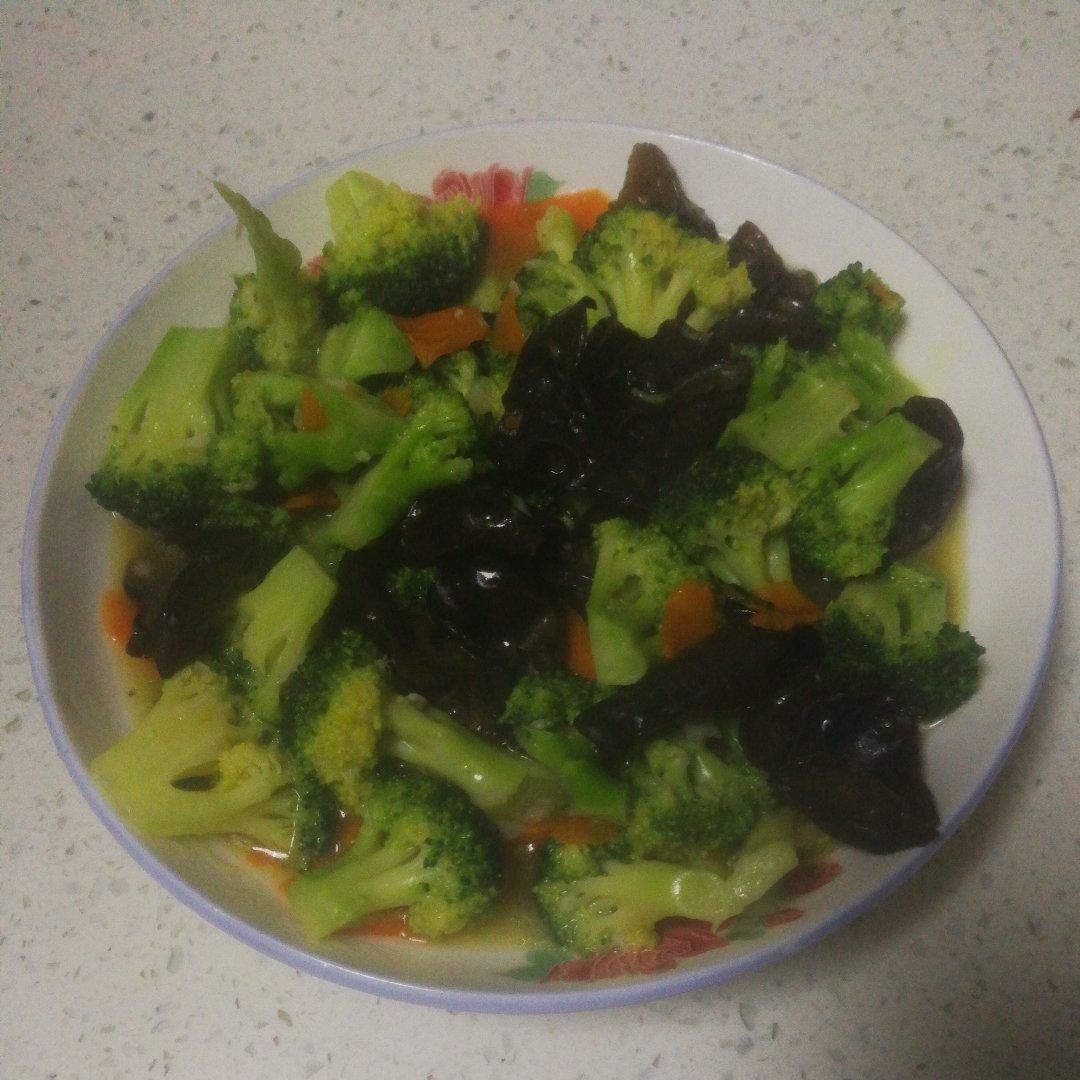 好吃到爆的耗油蒜蓉西兰花(从不修图，喜欢请关注)