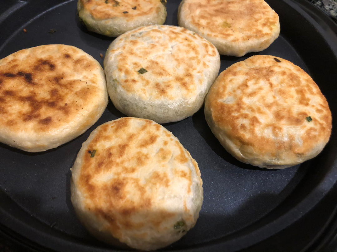 万能饼皮韭菜鸡蛋馅饼，满满的馅大大咬一口