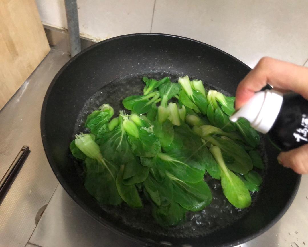 一人食之减肥版香菇油菜的做法 步骤2