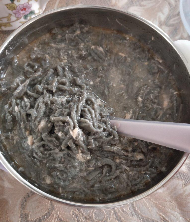 8+辅食面《三文鱼黑芝麻酱面面》