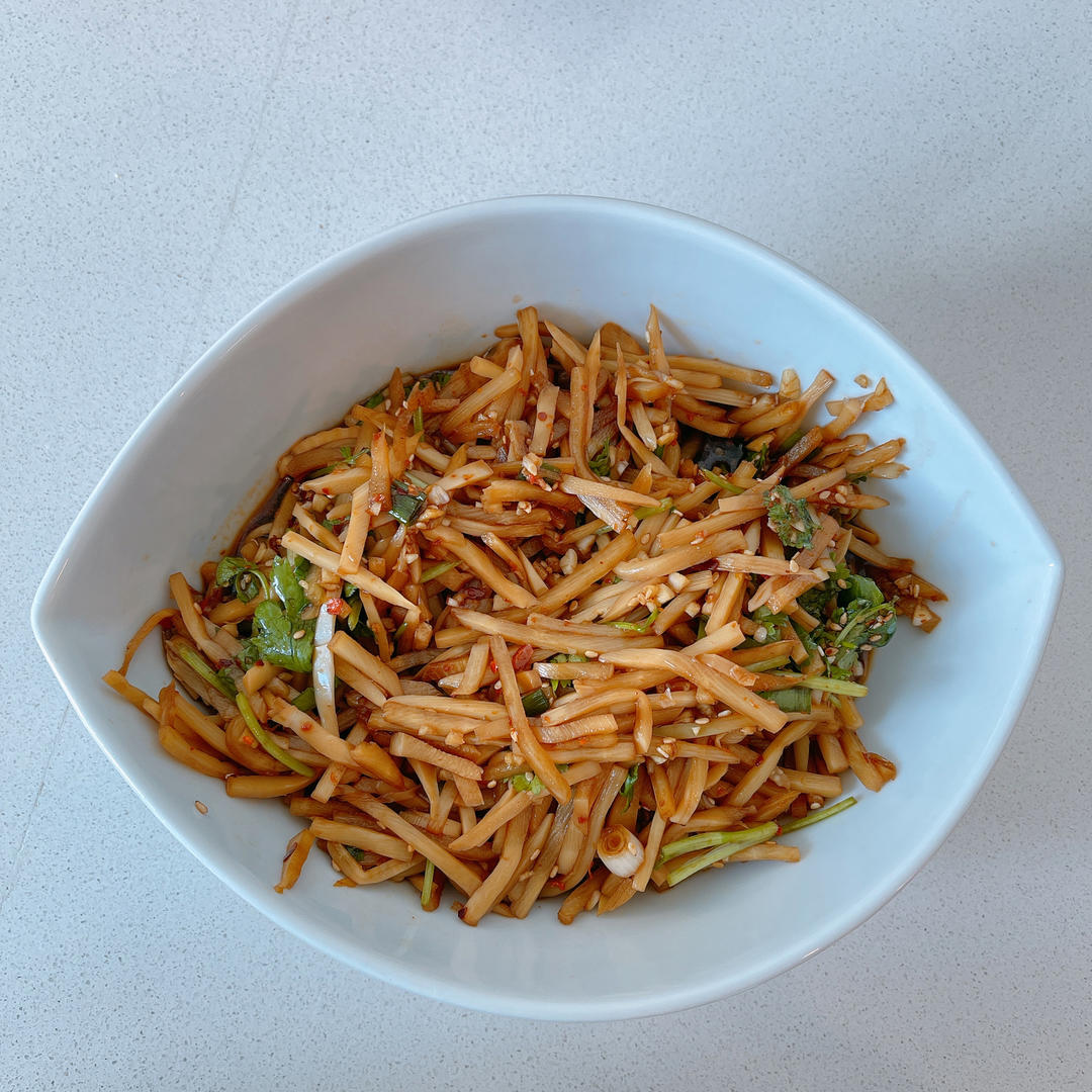 凉拌春笋丝