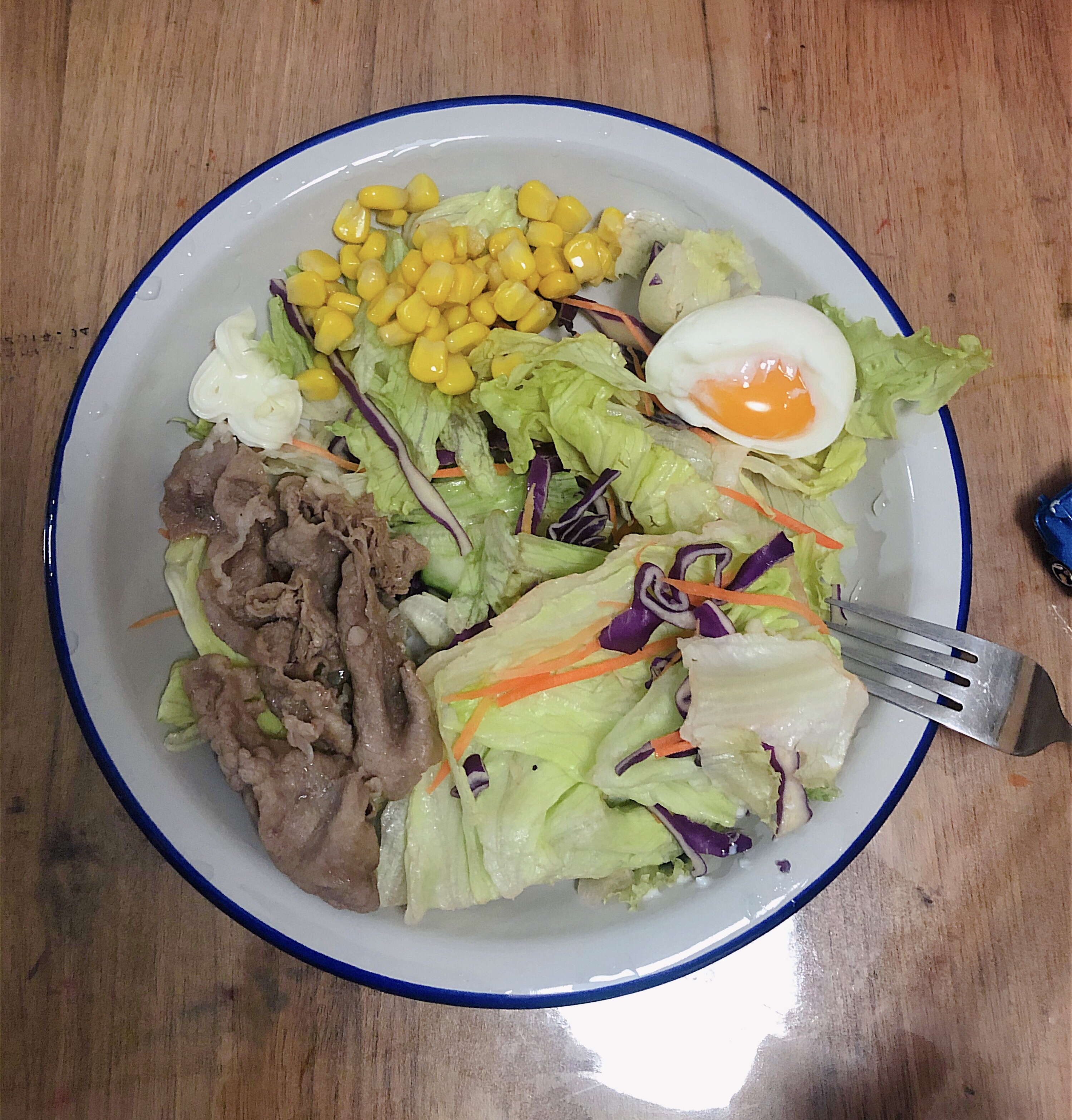 沙拉+肥牛+半熟鸡蛋