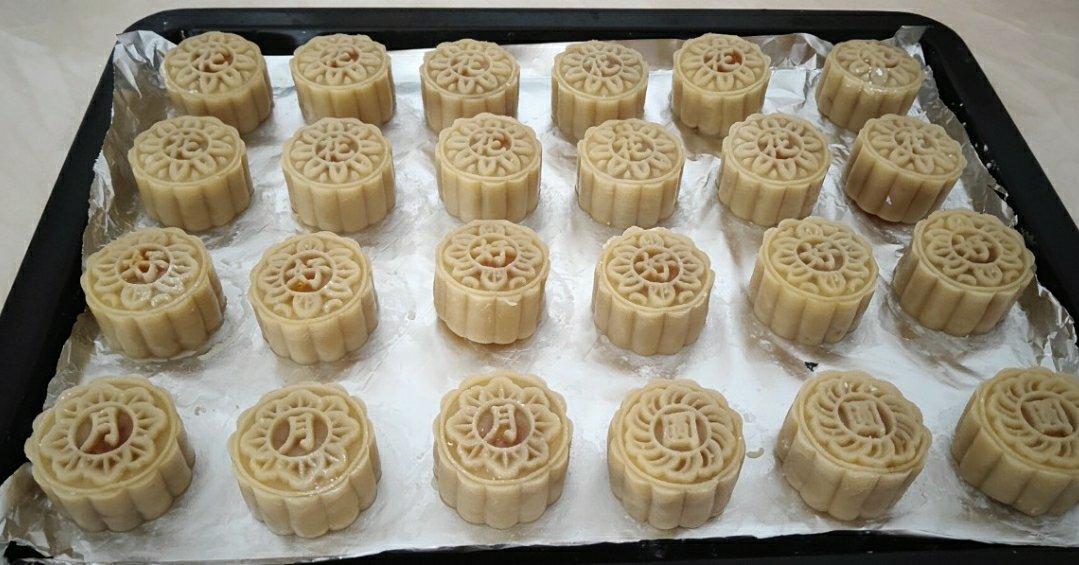 广式月饼—蛋黄莲蓉月饼