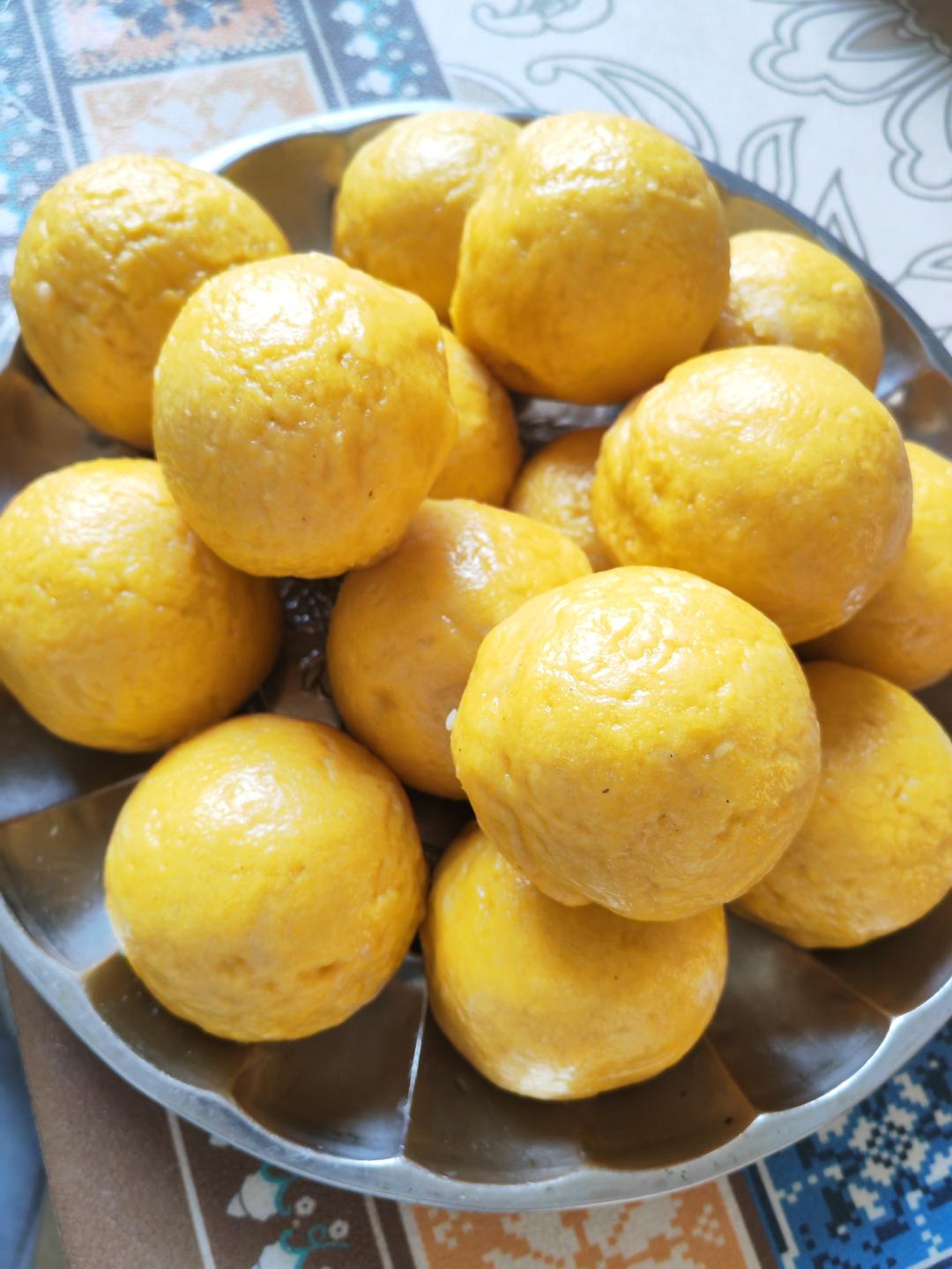 玉米面豆馅馒头