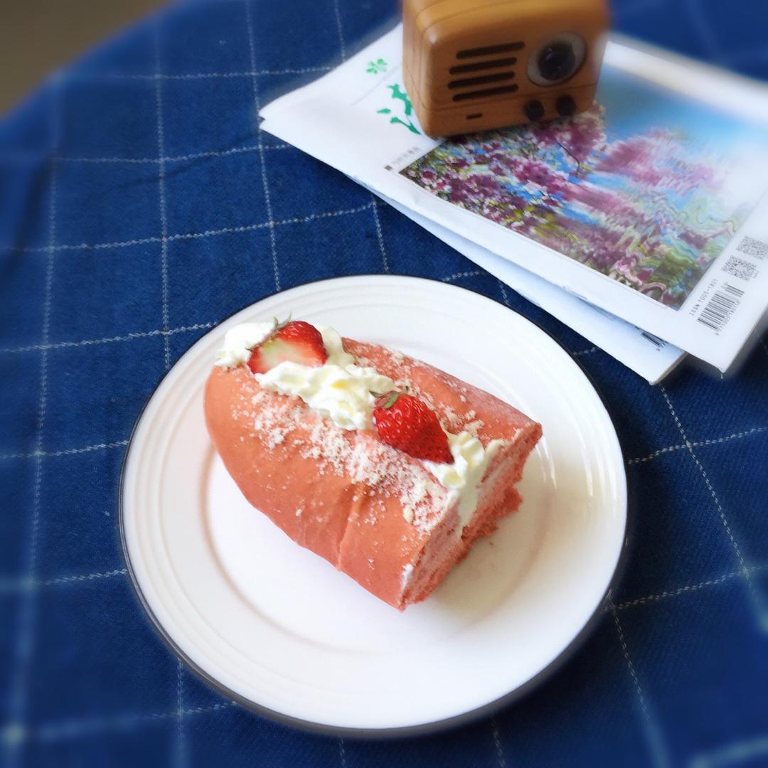 柳飘扬做的草莓魔法棒面包