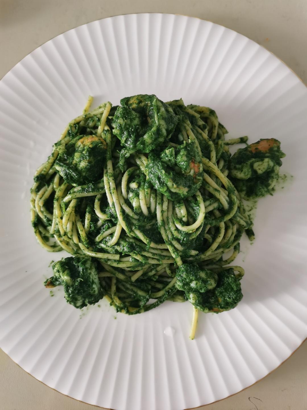 菠菜虾仁奶油意面