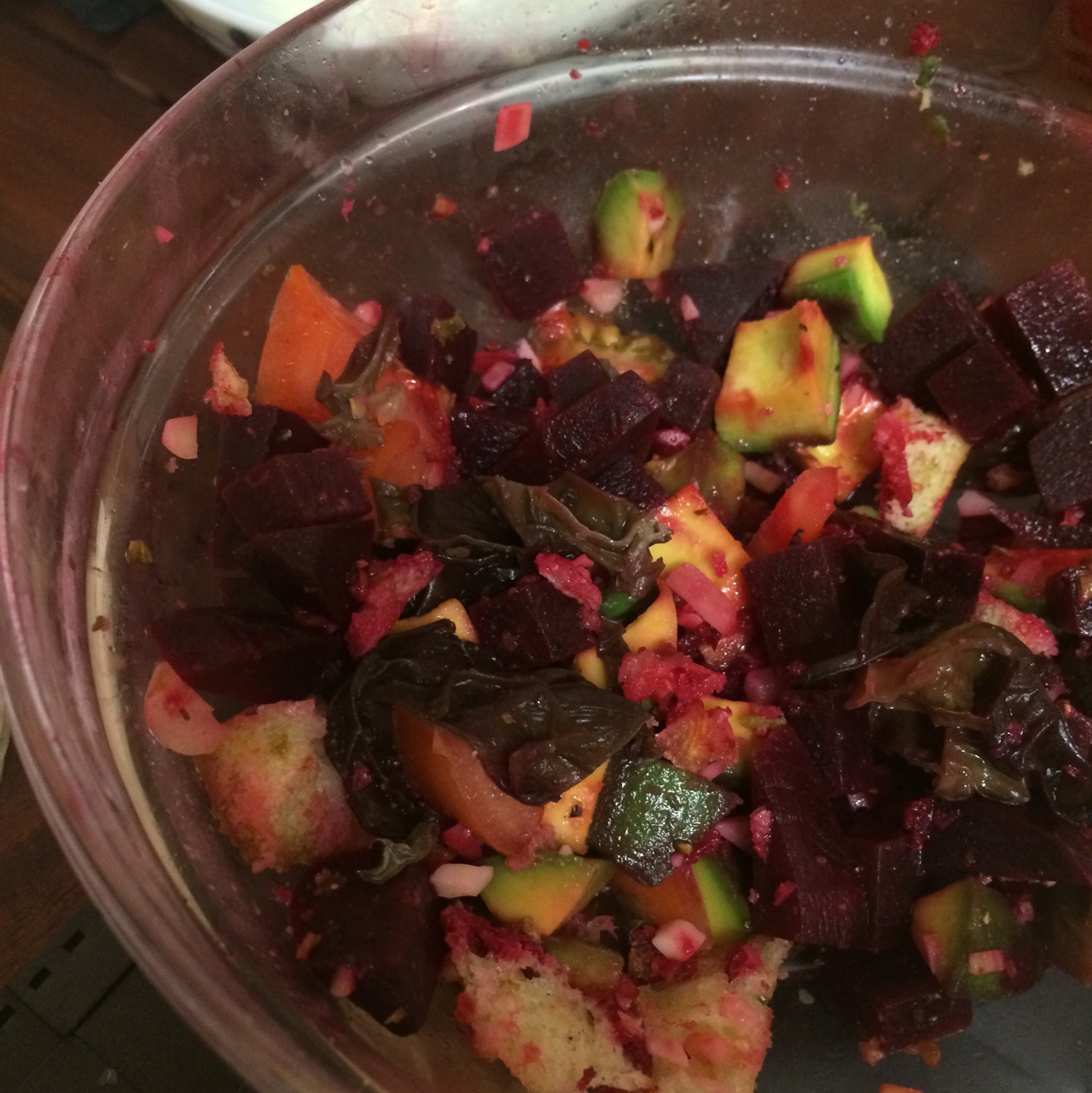 希腊甜菜根牛油果沙拉（Greek Salad)