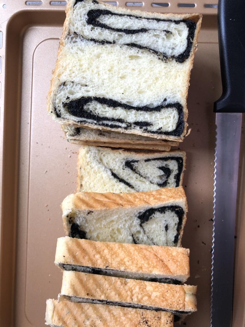 料多多系列--黑芝麻奶酥小吐司