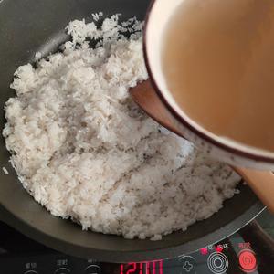 生炒腊味糯米饭的做法 步骤8