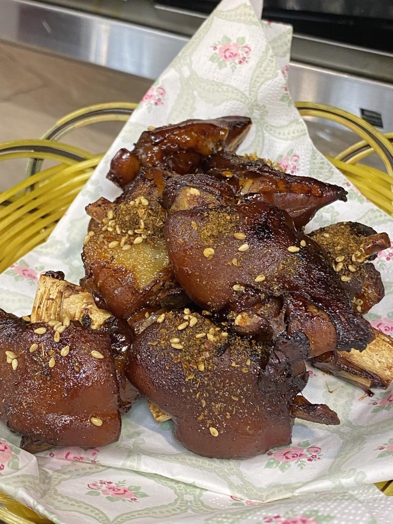 香酥烤猪蹄