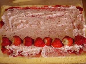 圣诞木柴蛋糕 （草莓口味）的做法 步骤3
