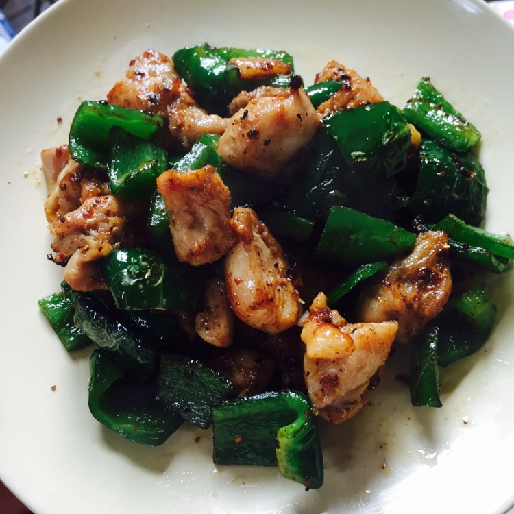 把鸡肉炒的嫩嫩的：青椒溜鸡片