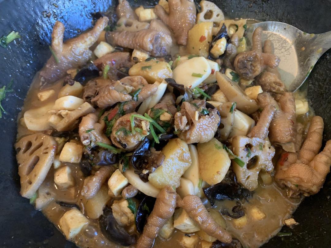 软软烂烂不输胖哥俩的鸡爪煲的做法