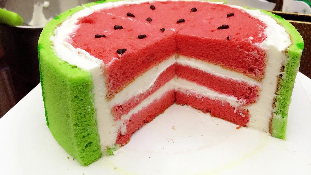 智障秀做的西瓜造型奶油蛋糕