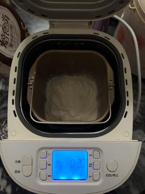 淡奶油全麦软欧包（面包机直接做）的做法 步骤2