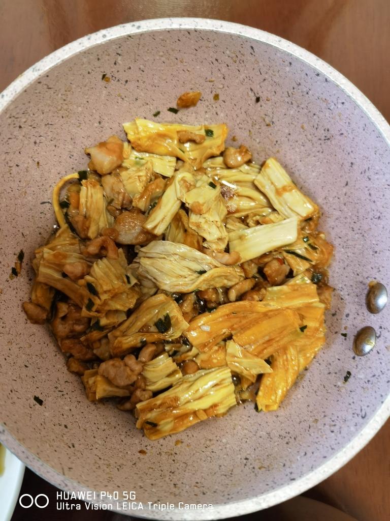 腐竹炖肉的做法