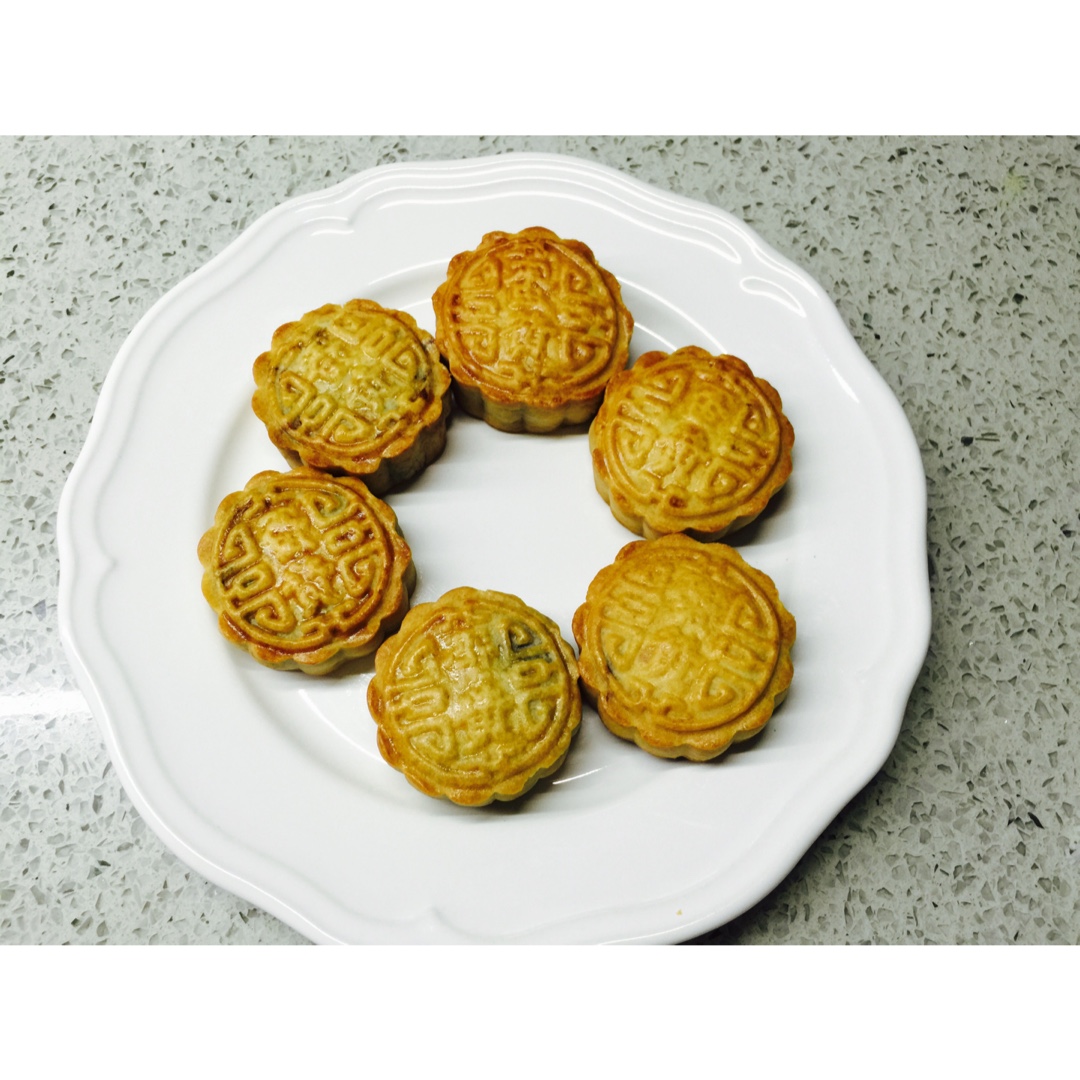 广式月饼－－蛋黄豆沙月饼