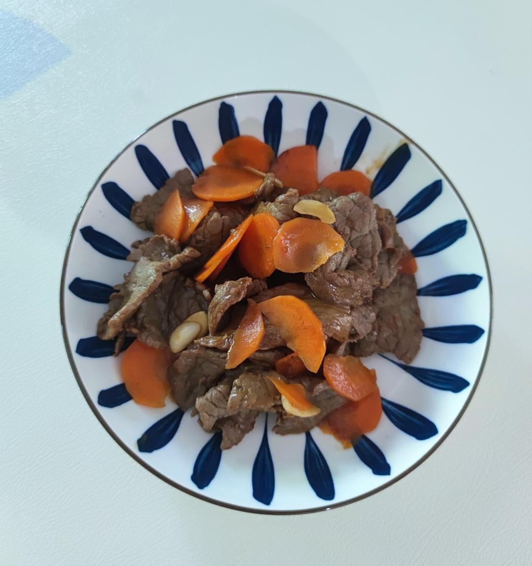嫩炒牛肉片～～简单快手菜