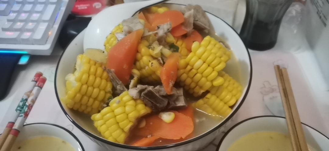 连吃三碗的玉米山药排骨汤