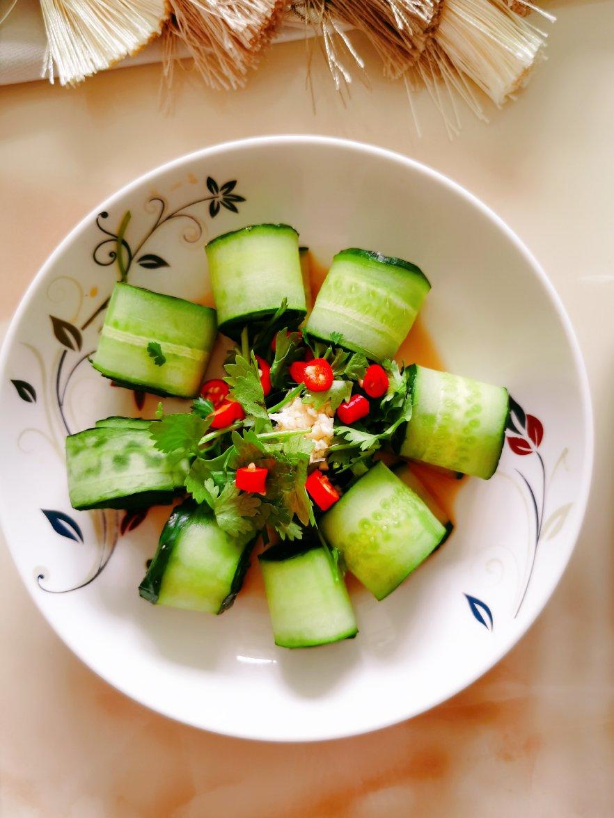 过年爽口小菜响油黄瓜卷