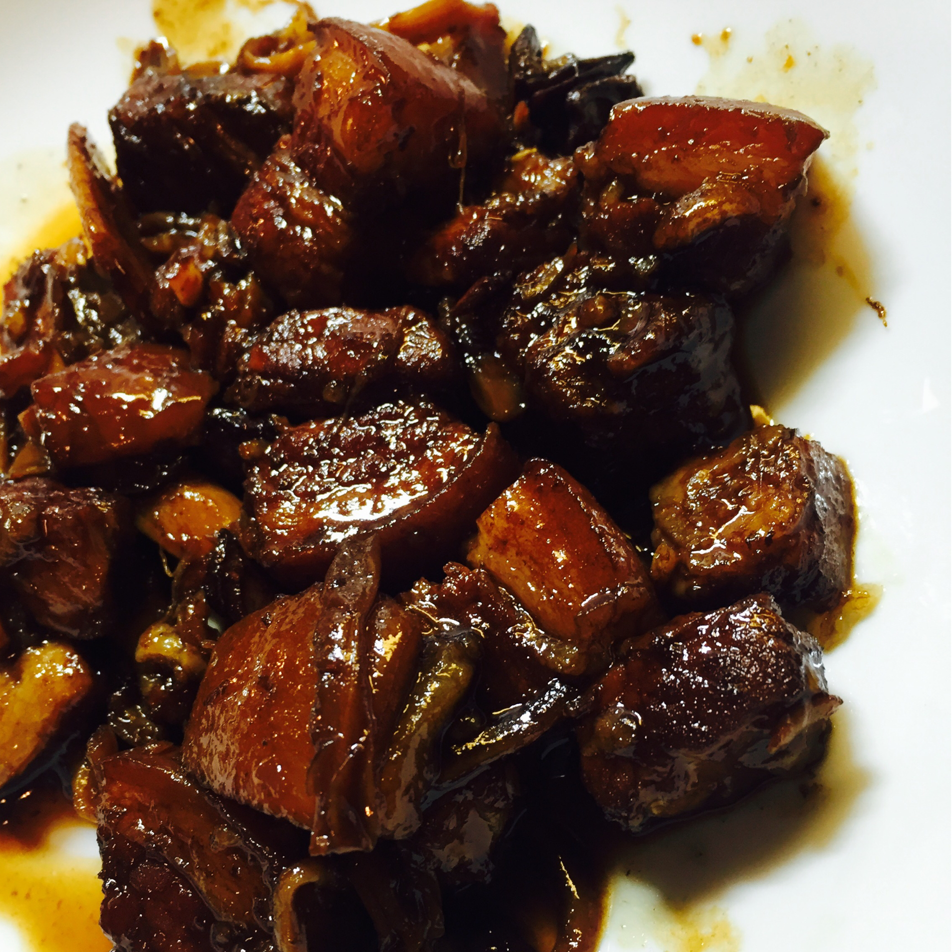 吃着碗里望着锅里的红烧肉