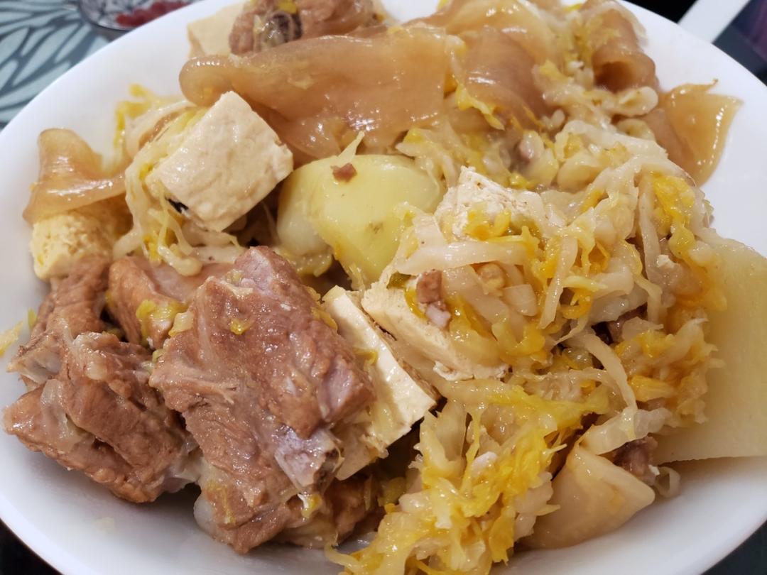 东北酸菜炖排骨