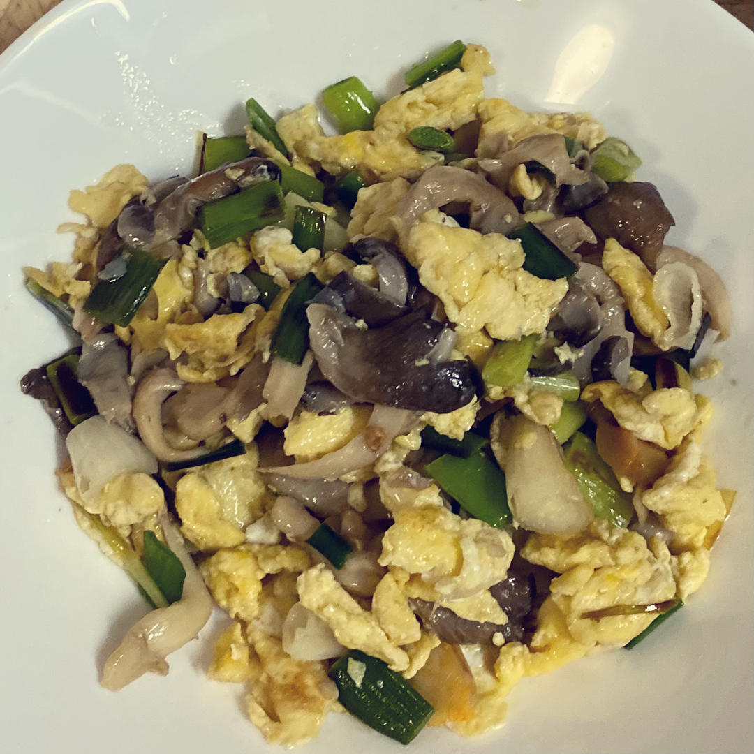 平菇青椒炒鸡蛋 好吃又营养的超快手家常菜