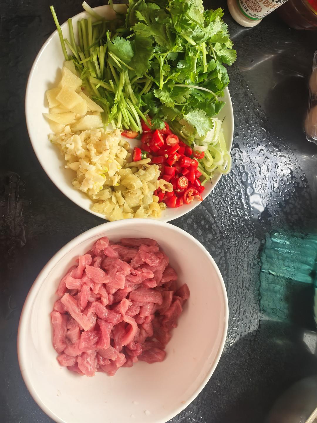 🥙香辣鲜嫩的泡椒牛肉，真的太好吃了，晚上多干了两碗饭🍚🍚，酸酸辣辣开胃的下饭菜