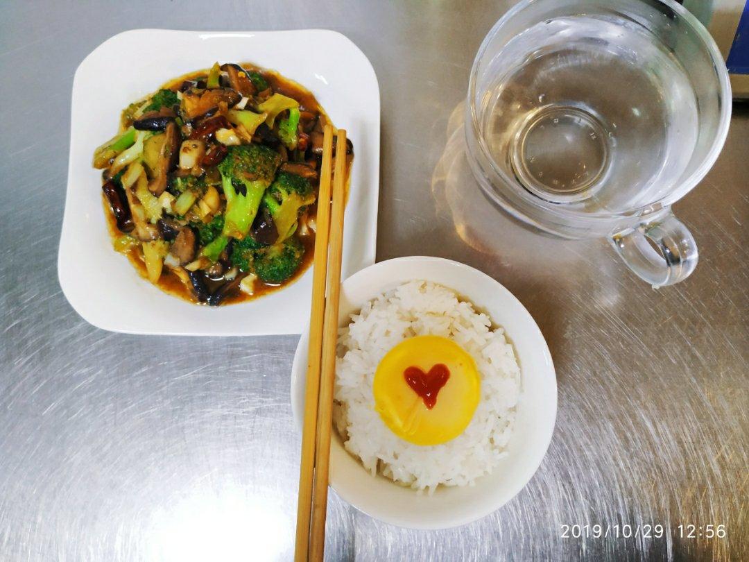 好吃到爆的耗油蒜蓉西兰花(从不修图，喜欢请关注)