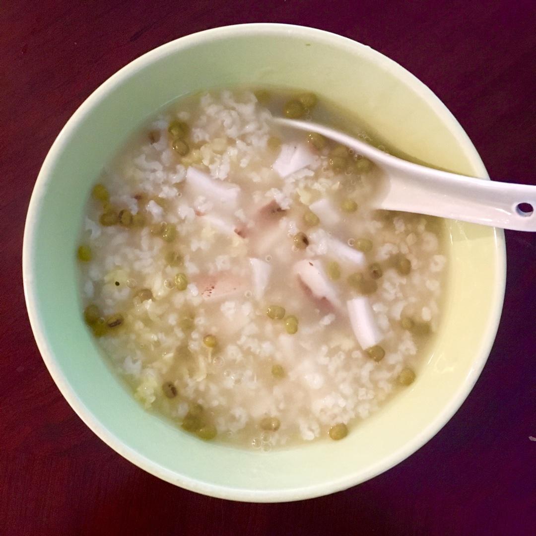 椰肉绿豆粥的做法