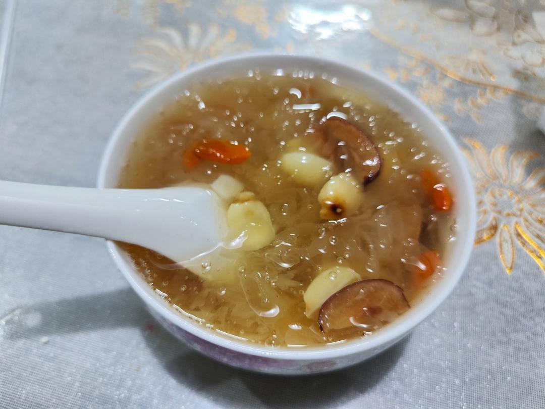 无敌好喝❗️快速熬出胶的银耳羹😋美容又养颜