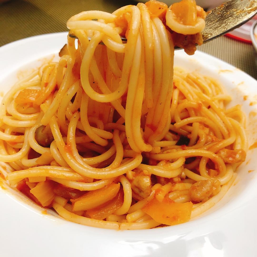 蕃茄蘑菇肉酱意大利面