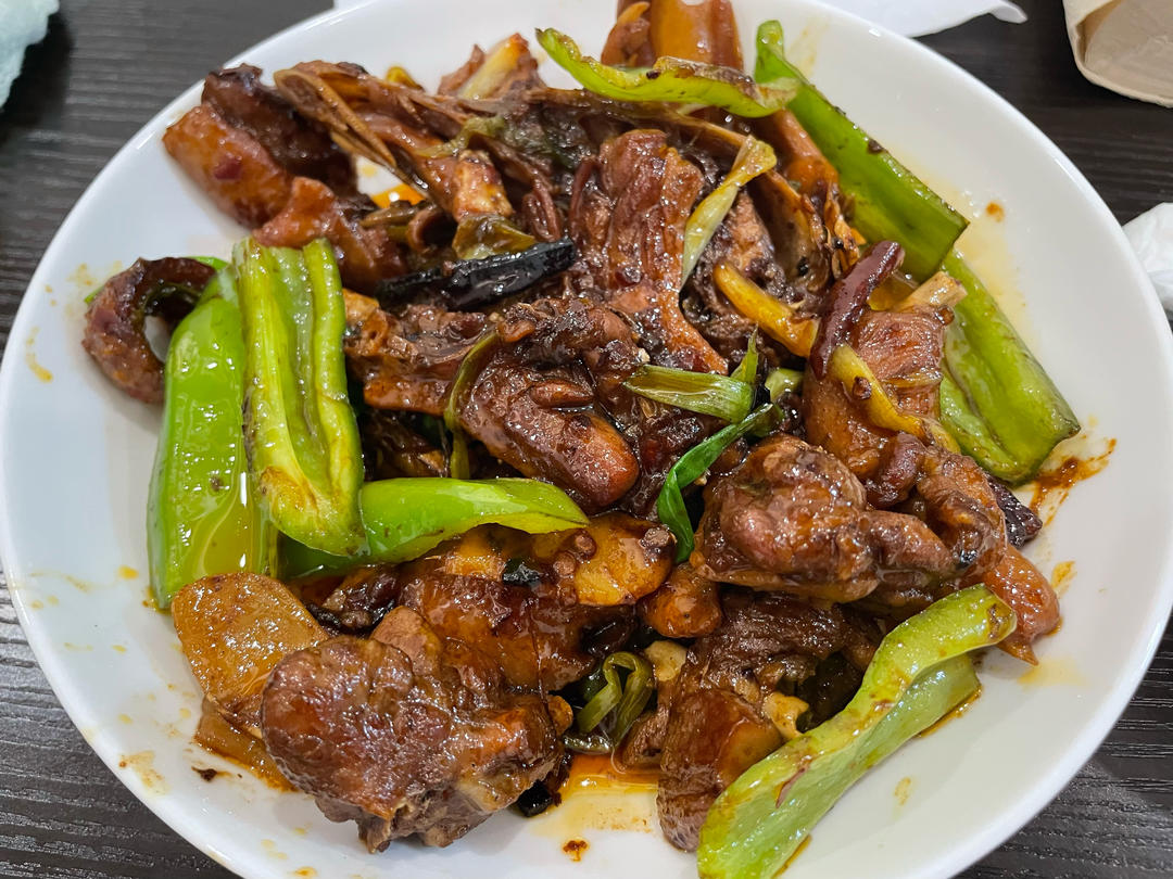 传统正宗的啤酒鸭配方和做法，鲜嫩香浓，只需炒千万不要焯水