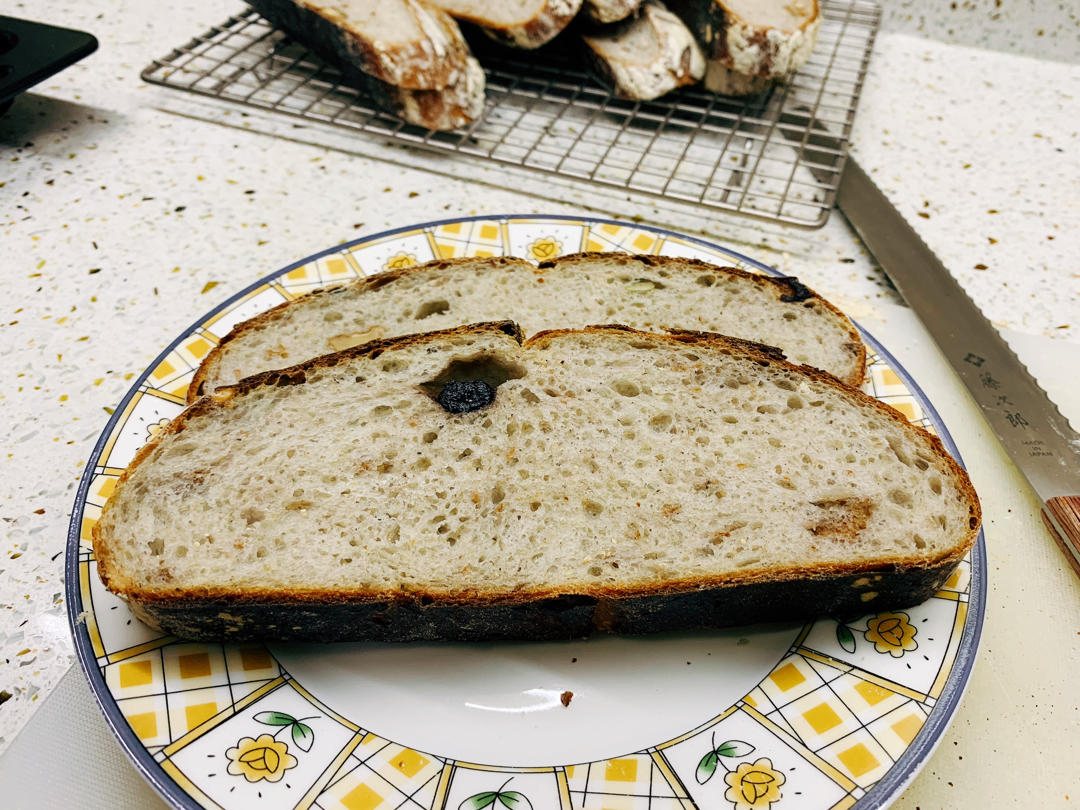 香蕉全麦果仁软欧包