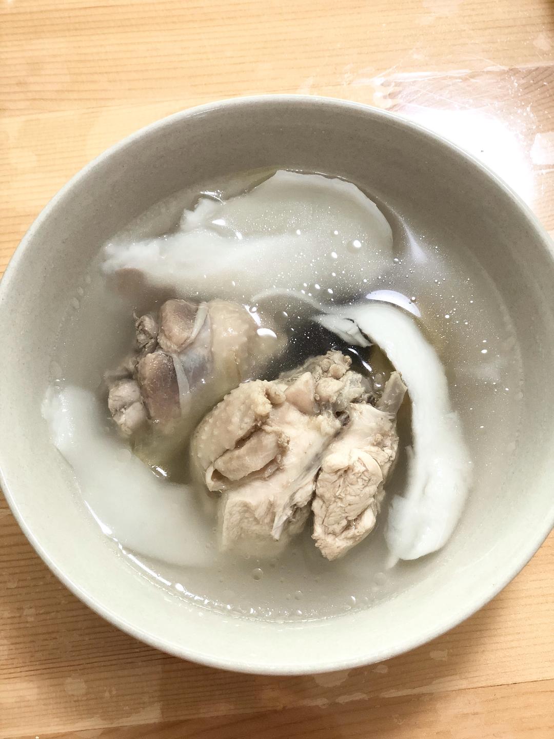 清甜的椰青煲鸡汤