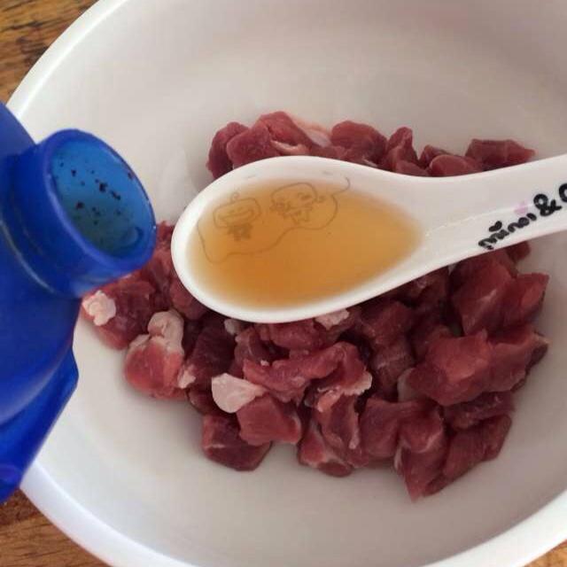 经典黑胡椒牛肉粒的做法 步骤3