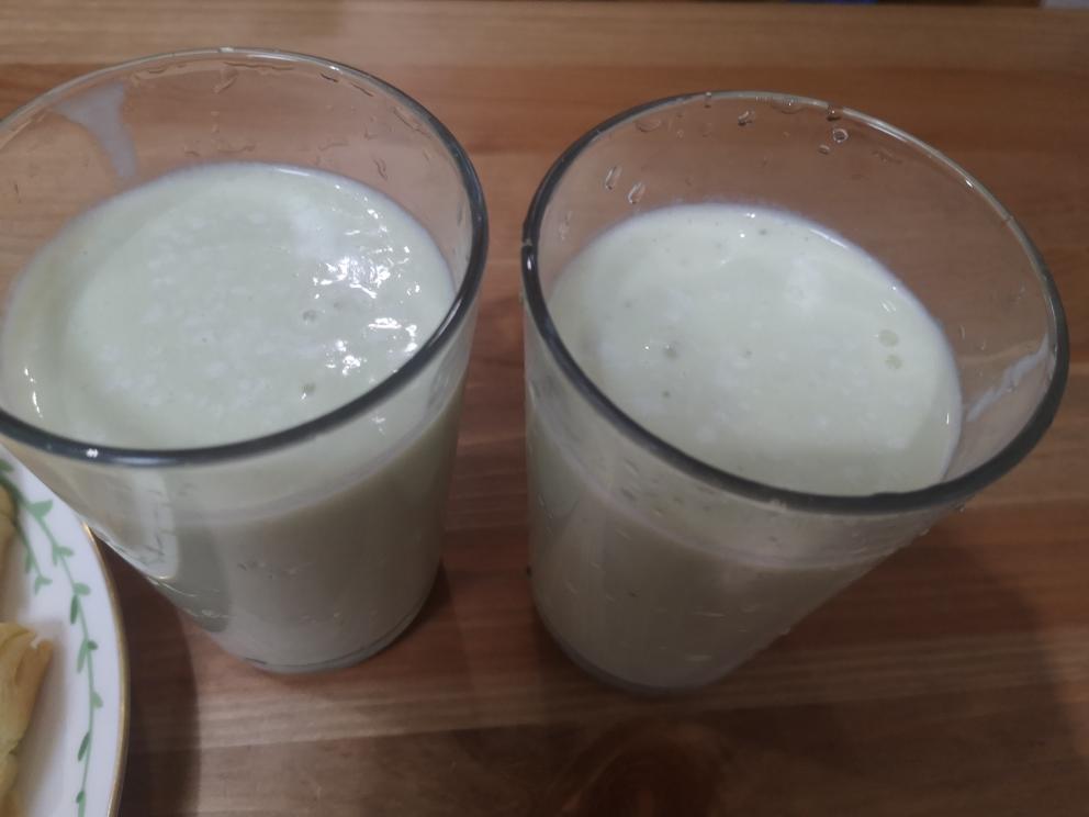 牛油果香蕉奶昔的做法