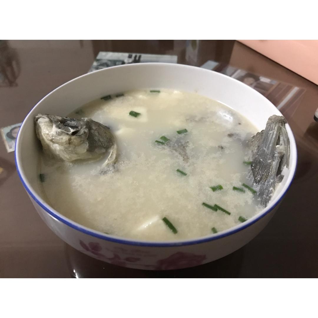 鲫鱼豆腐汤