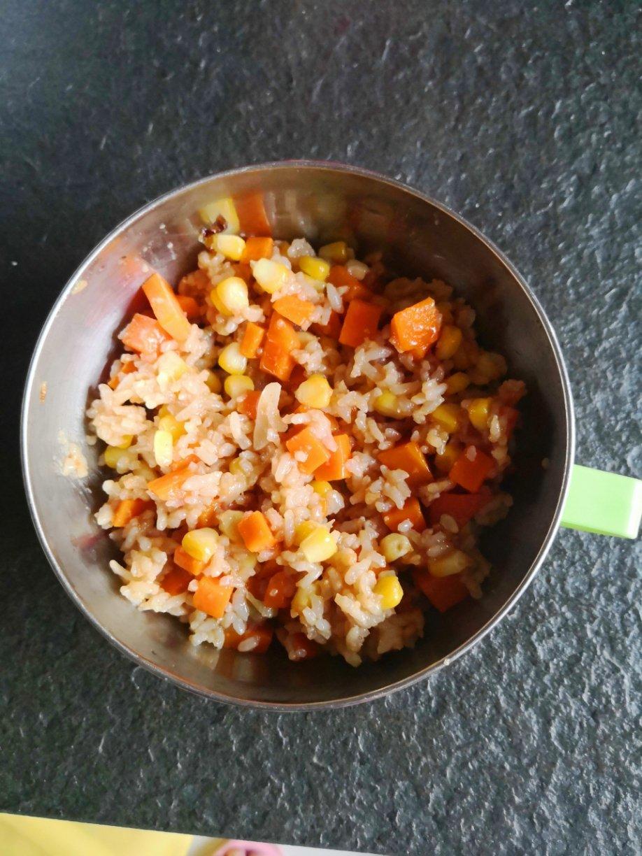 【鲜虾酱油炒饭】